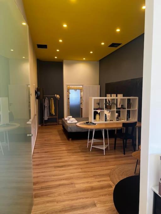 Modern Lux Apartment Downtown 罗希姆诺 外观 照片
